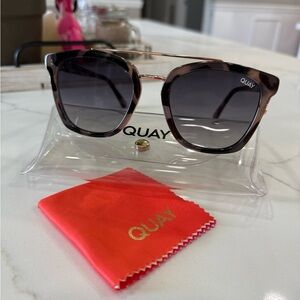 Quay SWEET DREAMS - MILKY TORTOISE / SMOKE FADE